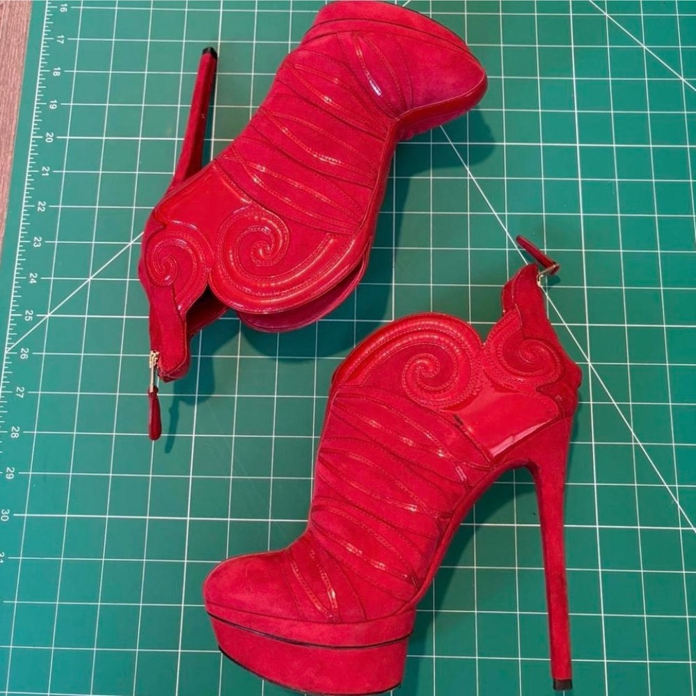 Chic Red Swirl Women's High Heels